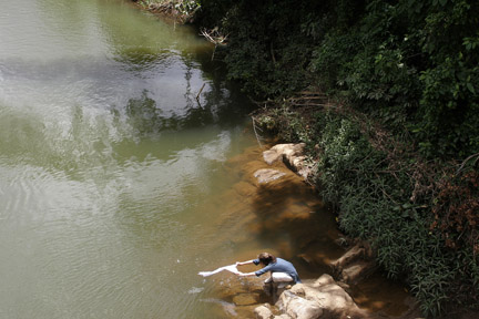 18121686-Sri_Lanka_River_Water_6